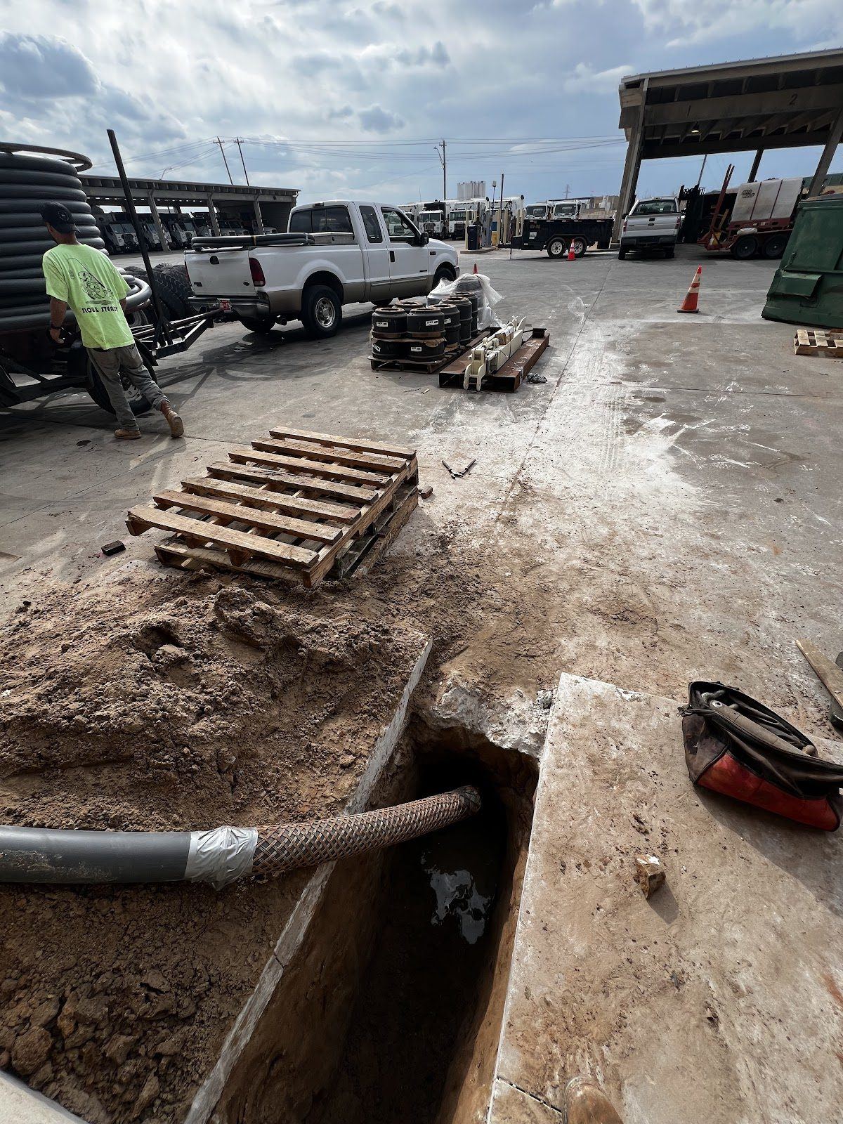 storm drain trenching oklahoma crew at work